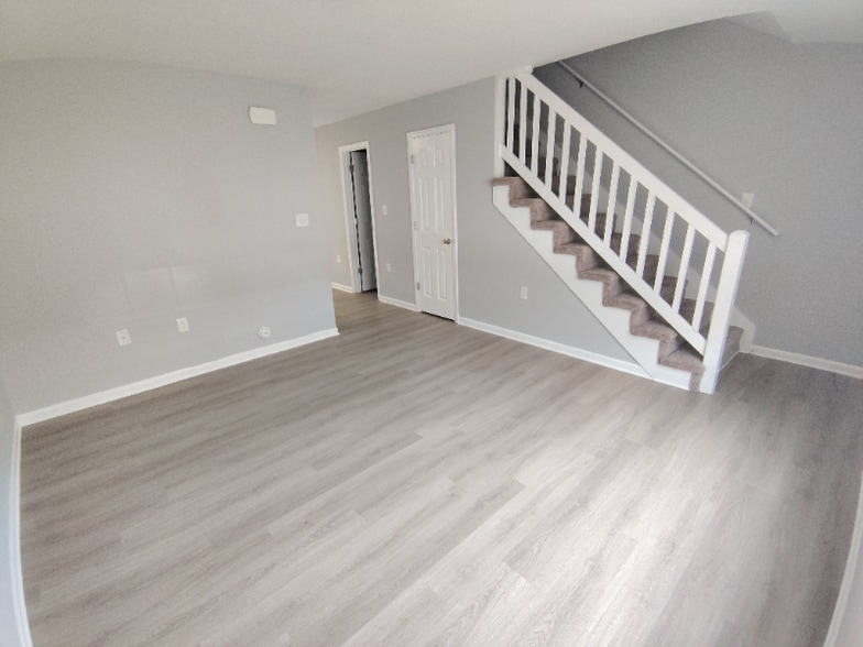 Building Photo - 81 Duiguid Dr