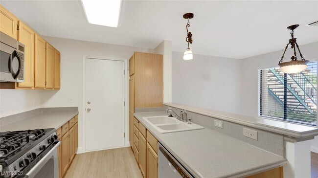 Building Photo - 8452 Boseck Dr