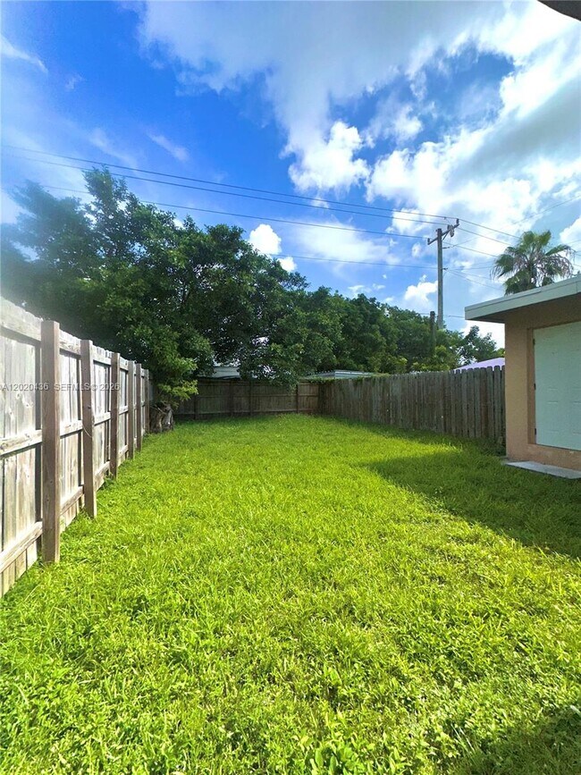 Building Photo - 2125 NW 66th St