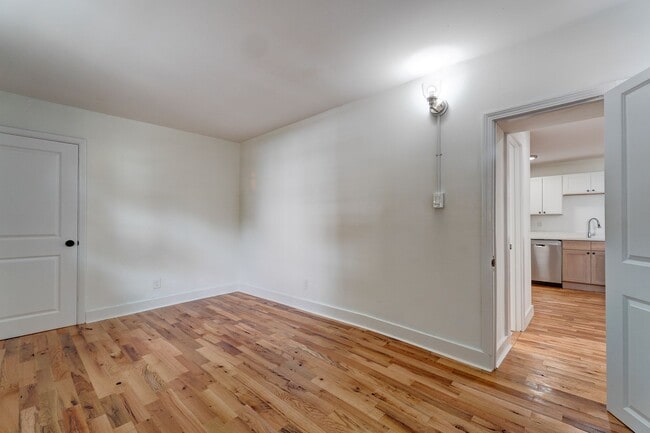 Building Photo - 522 Elm St