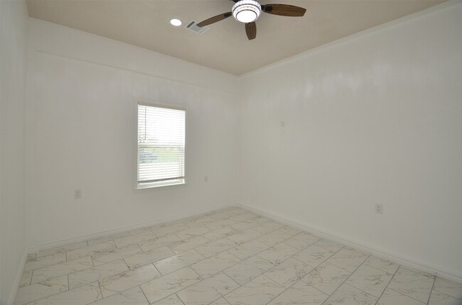 Building Photo - 2002 County Rd 55