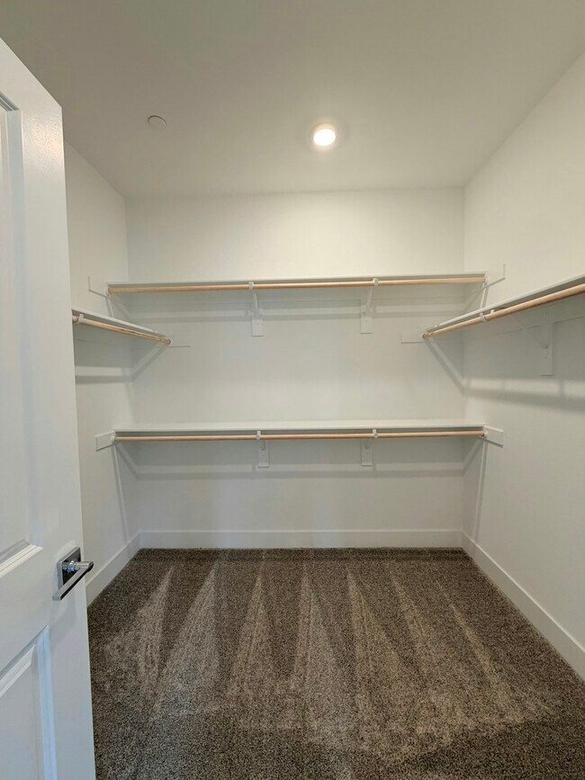 Building Photo - 325 N Paso Robles Dr