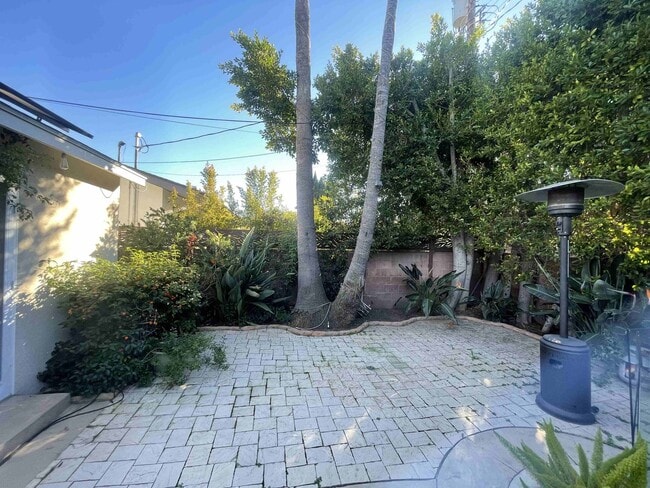 Building Photo - UPGRADED SMART HOME IN PRESTIGIOUS ENCINO VILLAGE!