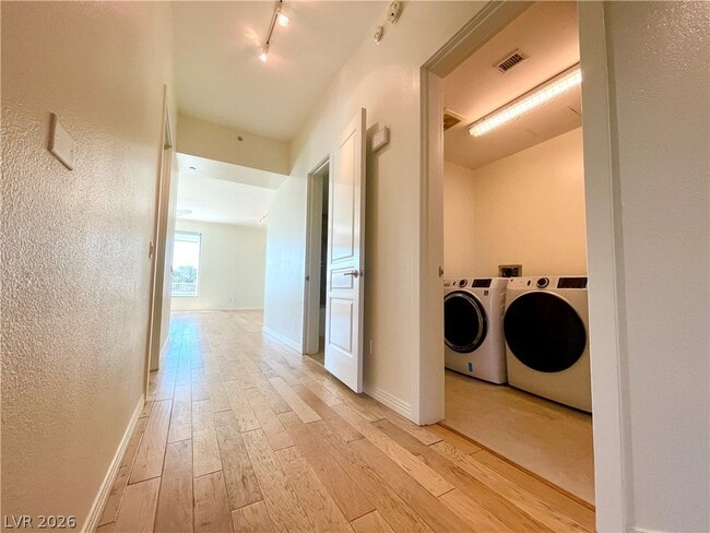 Building Photo - 360 E Desert Inn Rd