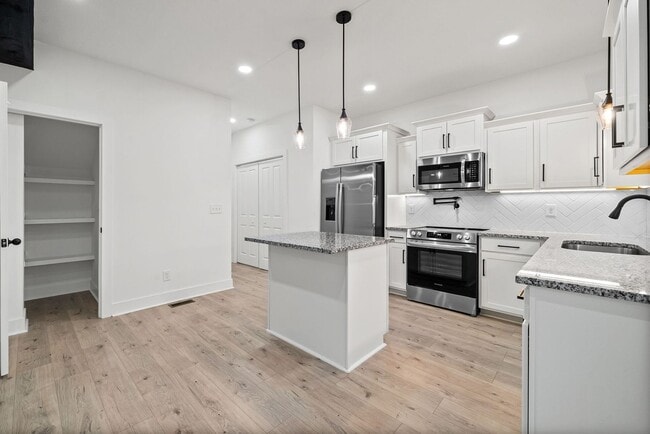 Building Photo - Pet Friendly Three Bedroom with Bonus!