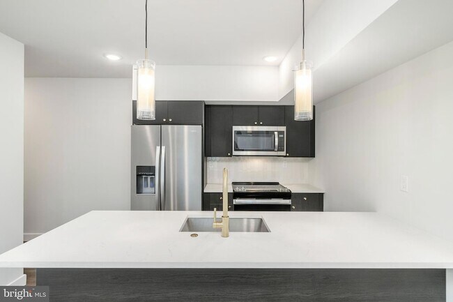 Primary Photo - 1102 Germantown Ave