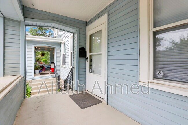 Building Photo - 294 Wyandotte Ave