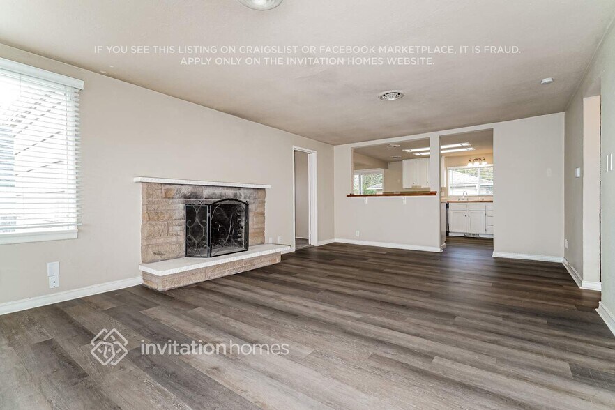 Building Photo - 2735 Locust Ave W