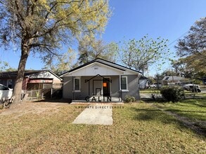 Building Photo - 602 W 61st St