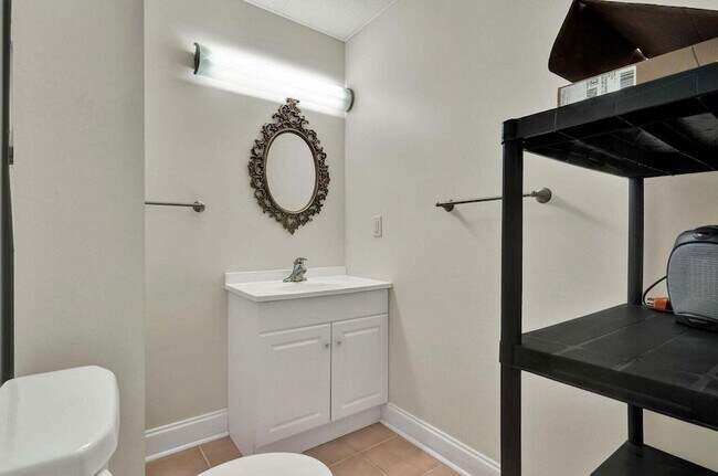 Building Photo - 1865 Weston Pl NW