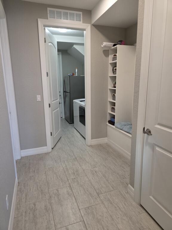 Building Photo - 527 SE Vallarta Dr