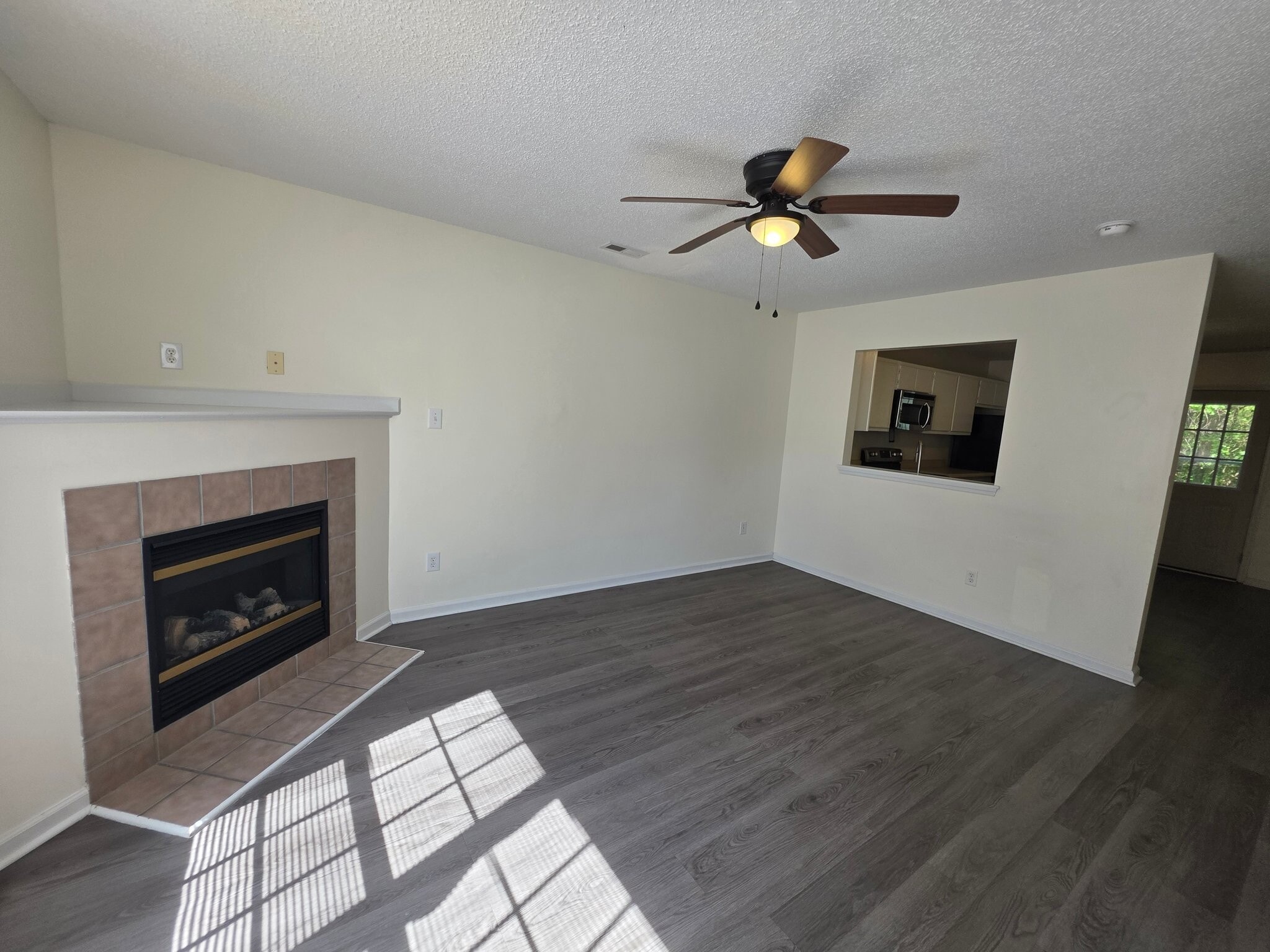 Building Photo - 106 Spring Meadow Cir