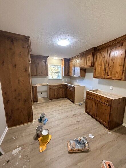 Building Photo - 6003 Sayle St