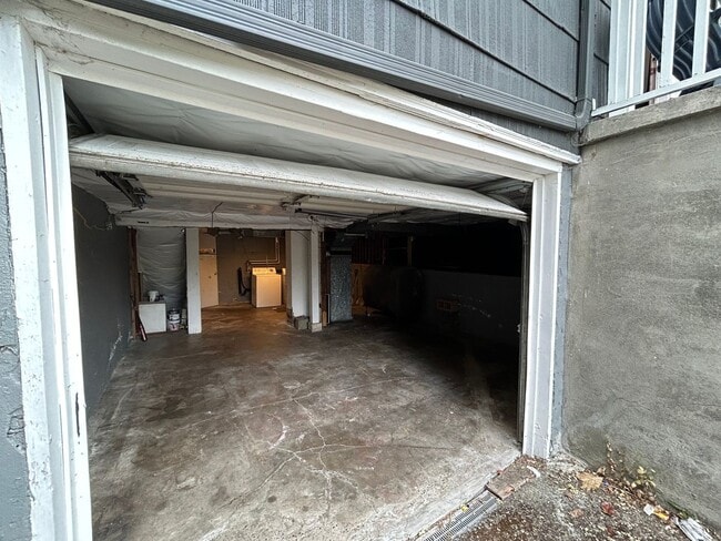 Building Photo - Cozy 2 BD, 1 BA w/ 1 Car Garage in Tacoma!