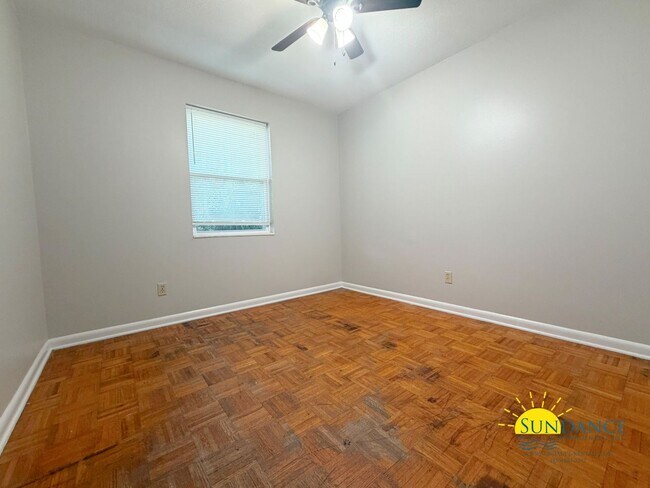Building Photo - 210 Buck Dr NE