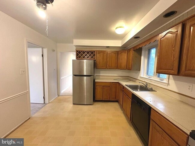 Building Photo - 4037 Olney Laytonsville Rd