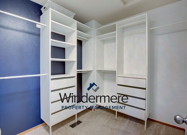 Building Photo - 1134 NW Redwing Dr