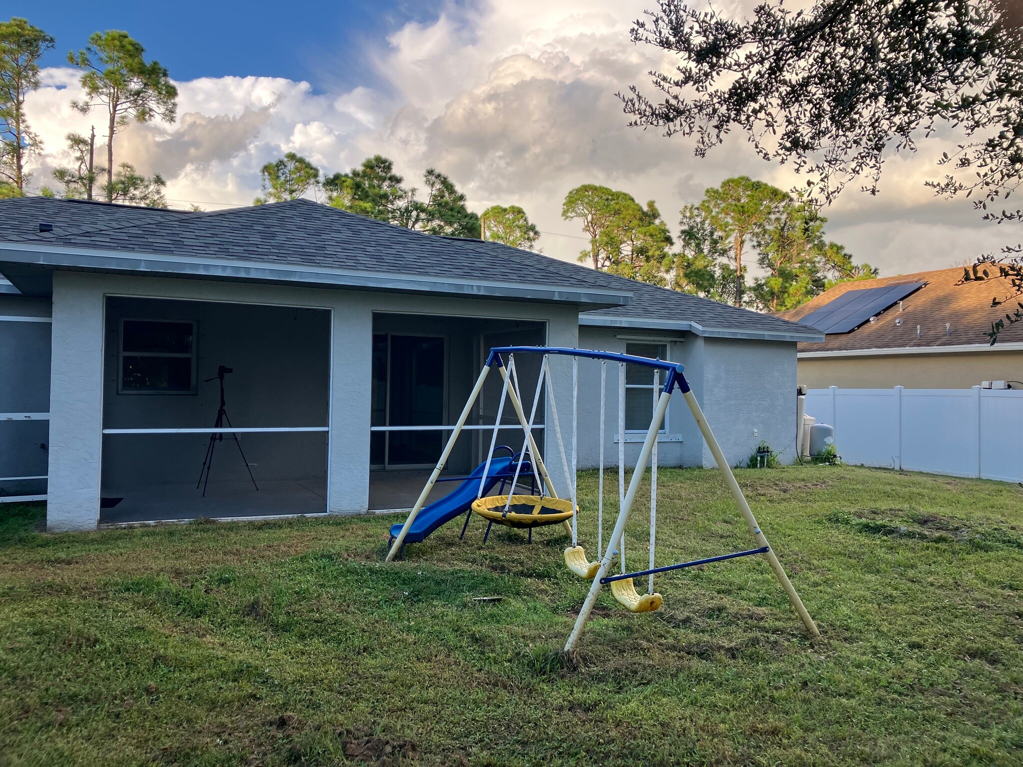 Building Photo - 4185 Simkins Ave