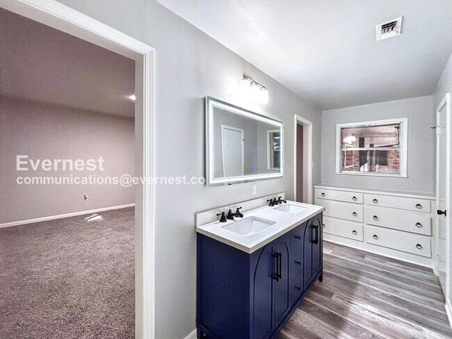 Building Photo - PROMO: Get $500 off the first month’s rent when you sign the lease today!! / Spacious Home with G...