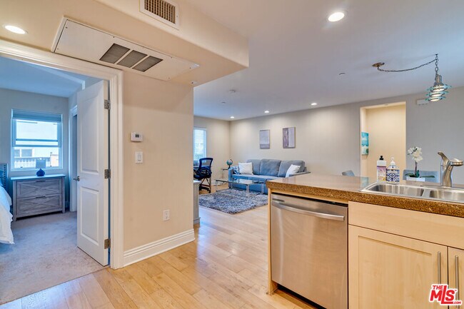 Building Photo - 3005 Grand Canal