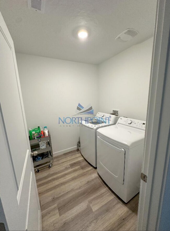 Building Photo - 3 BR/2.5BA | Newly Renovated Single Family Home | 1-Car Garage Parking | In Lehi!