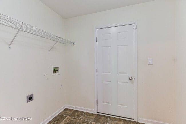 Building Photo - 220 Rockcrest Way