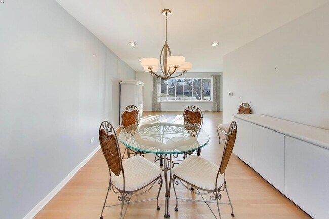 Building Photo - 2616 N Dryden Pl