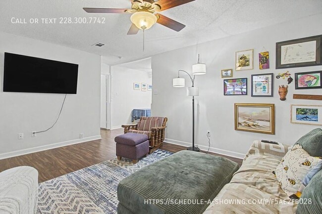 Building Photo - 883 Rustwood Dr