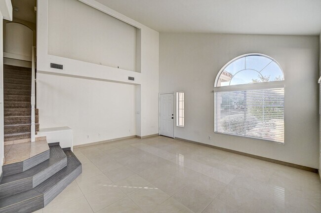 Building Photo - Tri-Level Home with Pool & Spa in Henderson, 89074