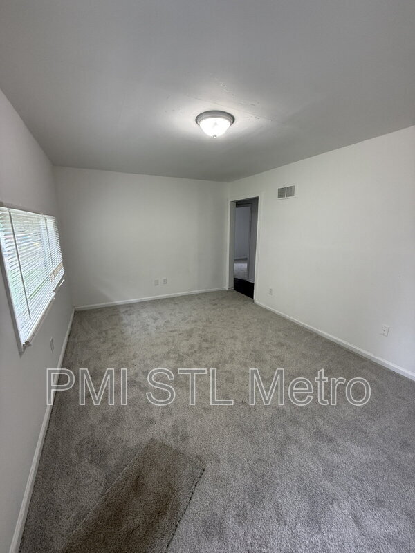 Building Photo - 319 Reasor Dr