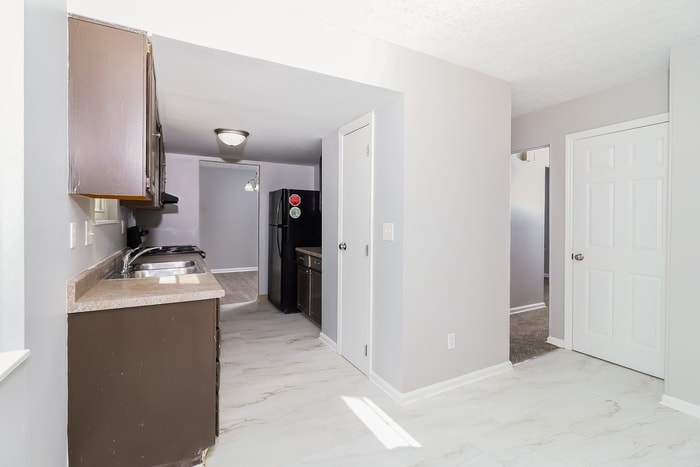 Building Photo - 9932 Greenriver Dr