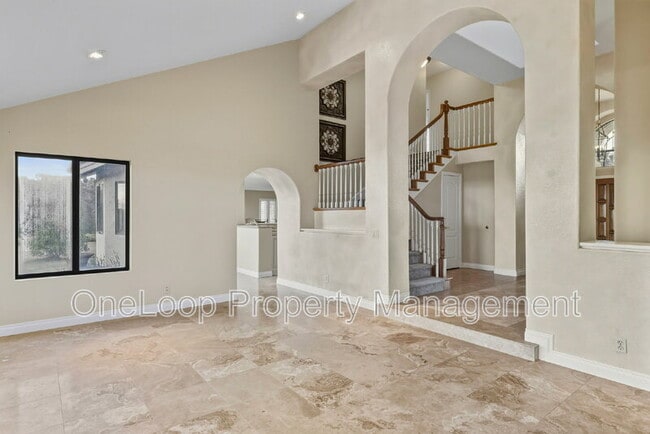 Building Photo - 493 Summerhill View