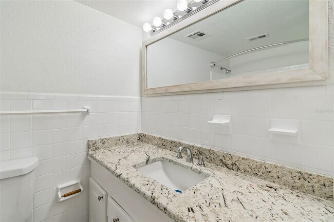 Building Photo - 470 3rd St S