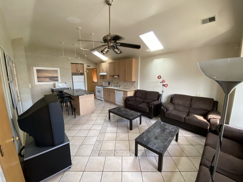 Living Room / Kitchen - 2442 W Fillmore St