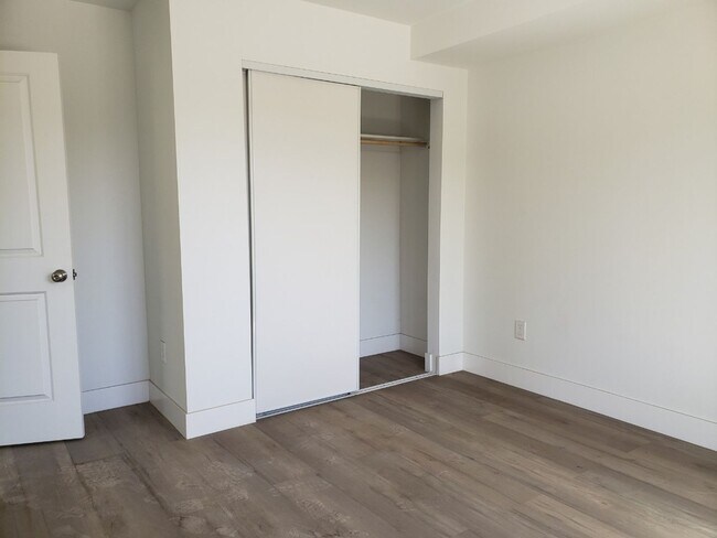 Building Photo - 10960 Avalon Blvd
