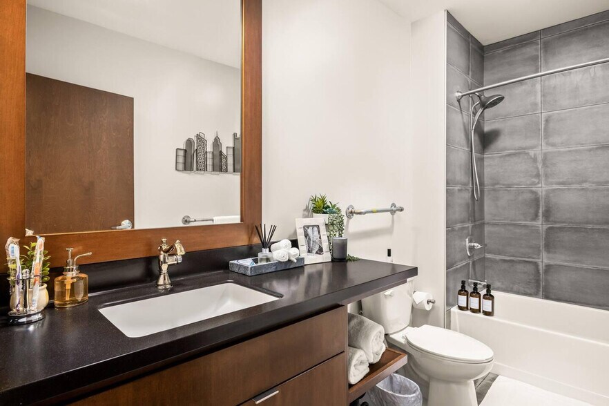 Building Photo - 1216 SW Adams St