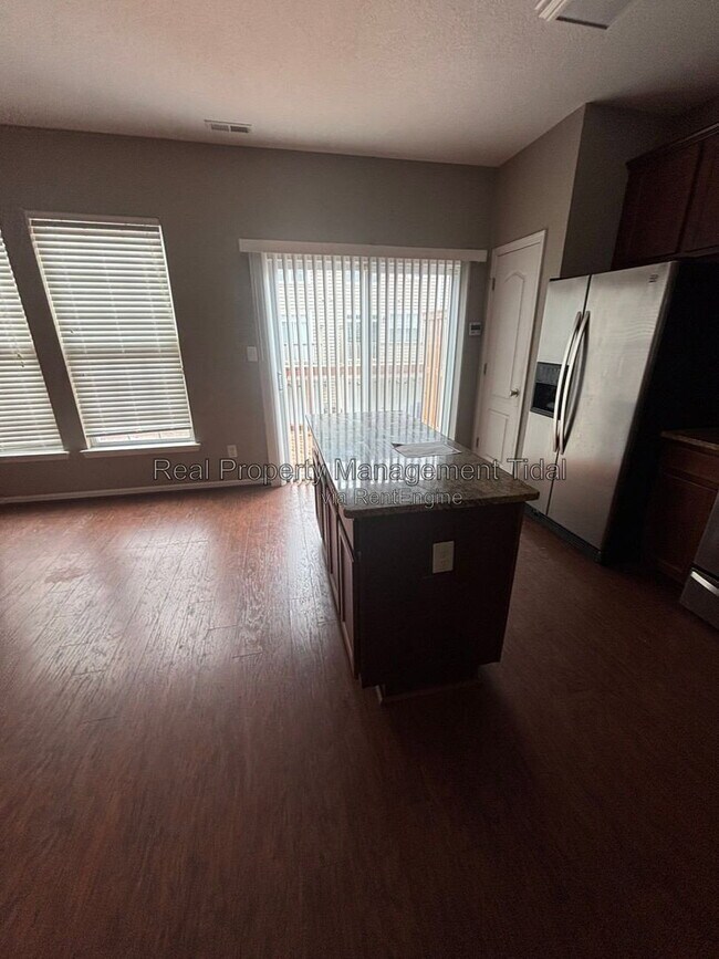 Building Photo - 257 Carnelian St