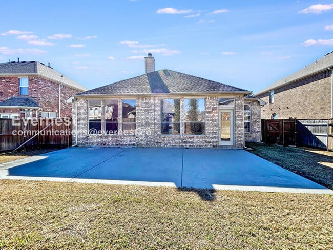 Building Photo - 2840 S Serrano