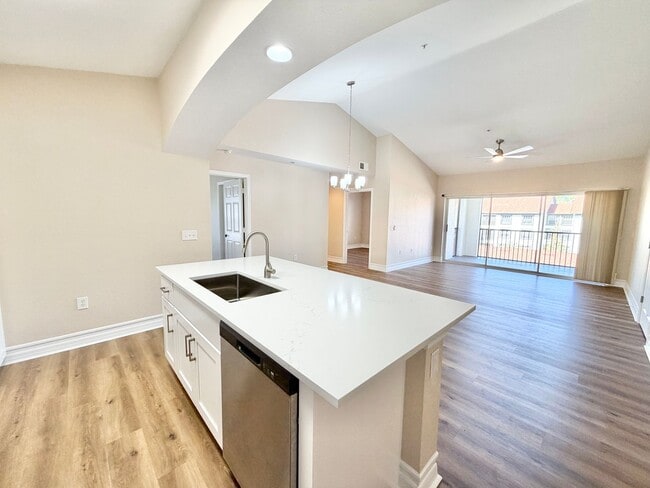 Building Photo - ** FAIRWAY PRESERVE ** 3 BED / 2 BATH CONDO - PET OK! - NORTH NAPLES - ANNUAL RENTAL