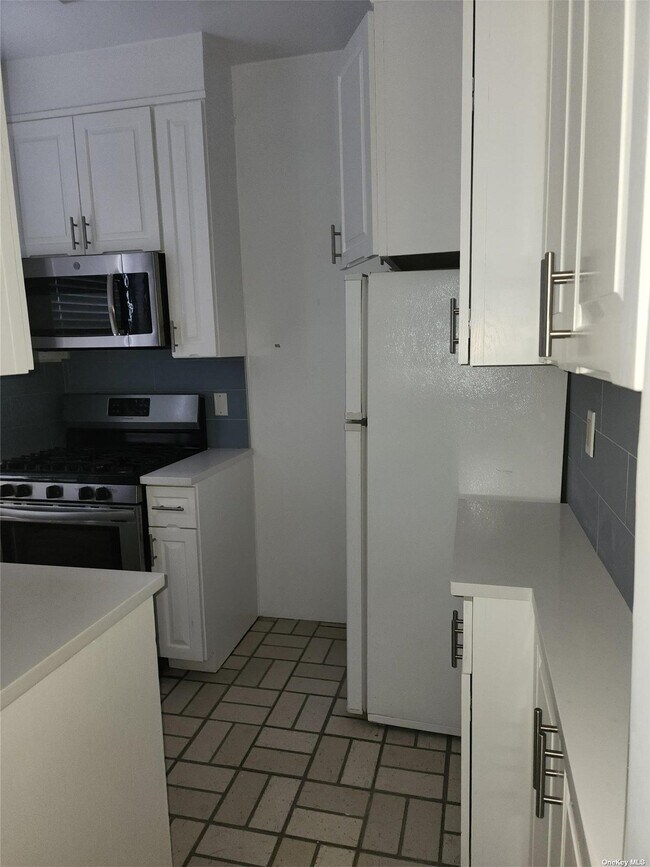 Building Photo - 111-45 76th Dr