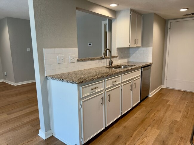 Building Photo - Single Story 2/2.5 in NW Austin