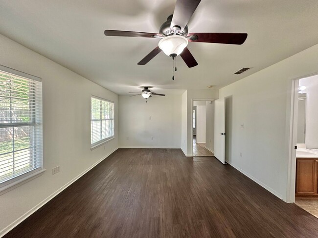 Building Photo - 3 Bedroom 2 Bath Rental in Whitehouse ISD!...