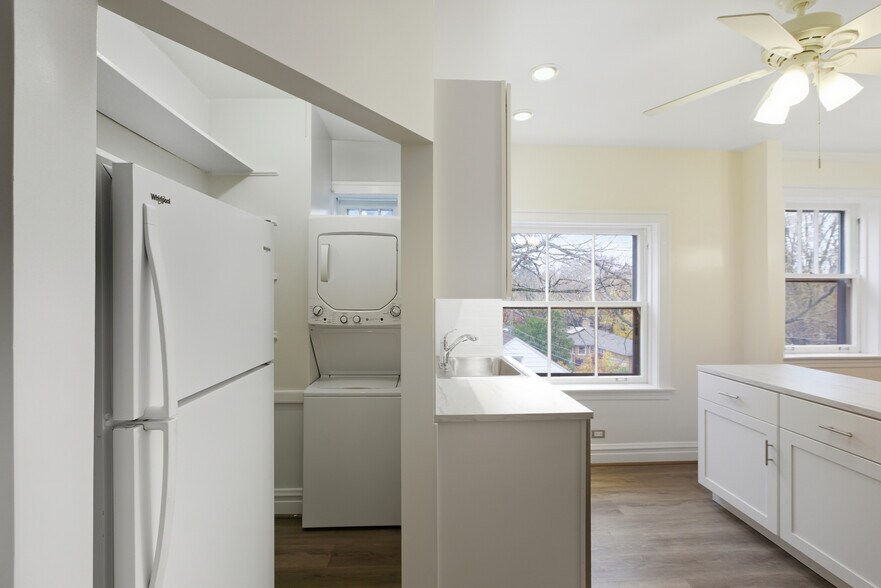 Building Photo - 1507 Dobson St