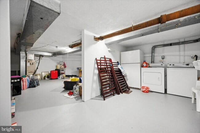 Building Photo - 25 N Buck Ln