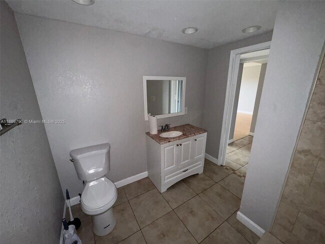 Building Photo - 3301 Spanish Moss Terrace