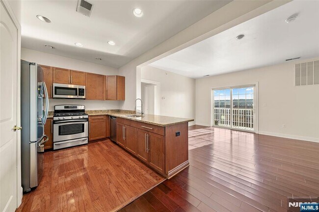 Building Photo - 2404 Windsor Park Ct