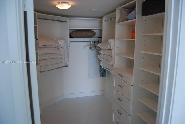 Building Photo - 200 Sunny Isles Blvd