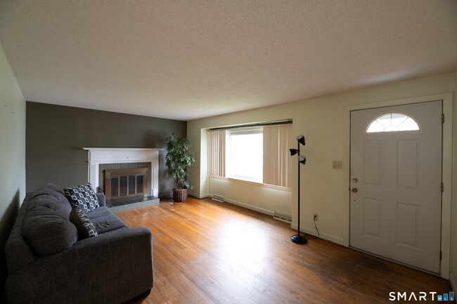 Building Photo - 3 Mountain View Dr