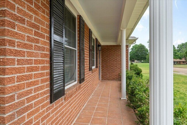 Building Photo - 7283 Juana Dr