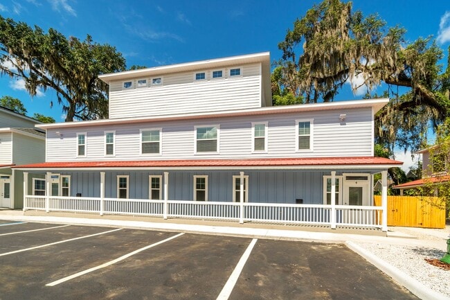 Building Photo - The Reef - 4 Bedroom, 4 Bathroom Townhouse